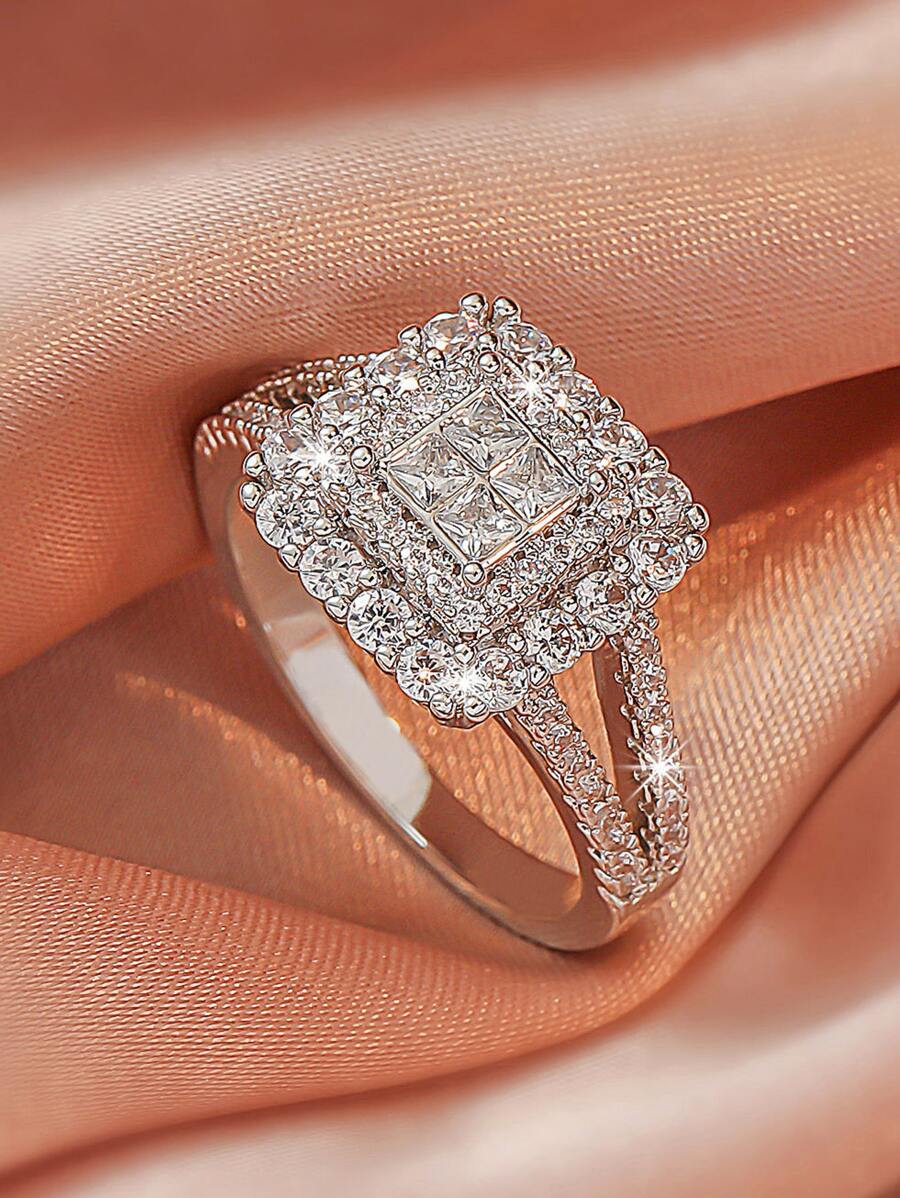 Isabella – Bold square halo ring with radiant pavé sparkle