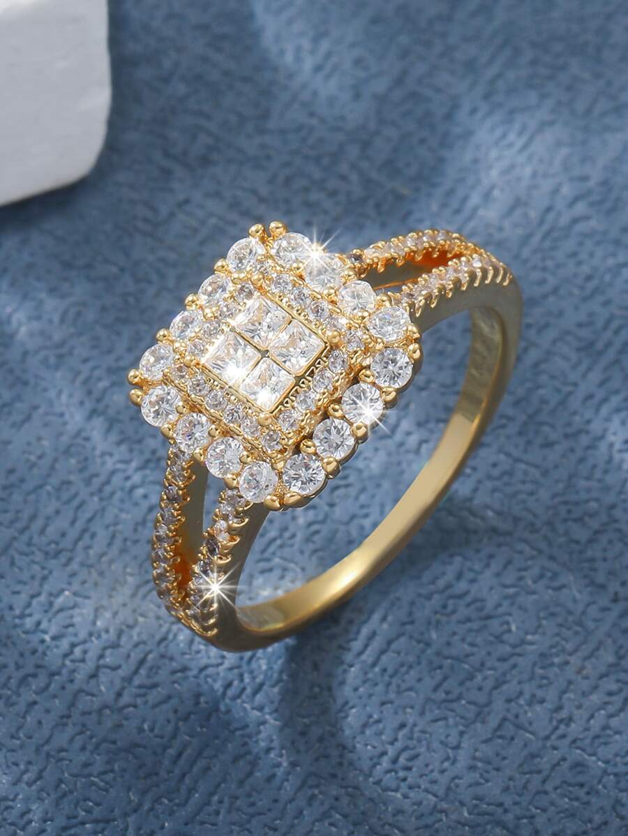Isabella – Bold square halo ring with radiant pavé sparkle