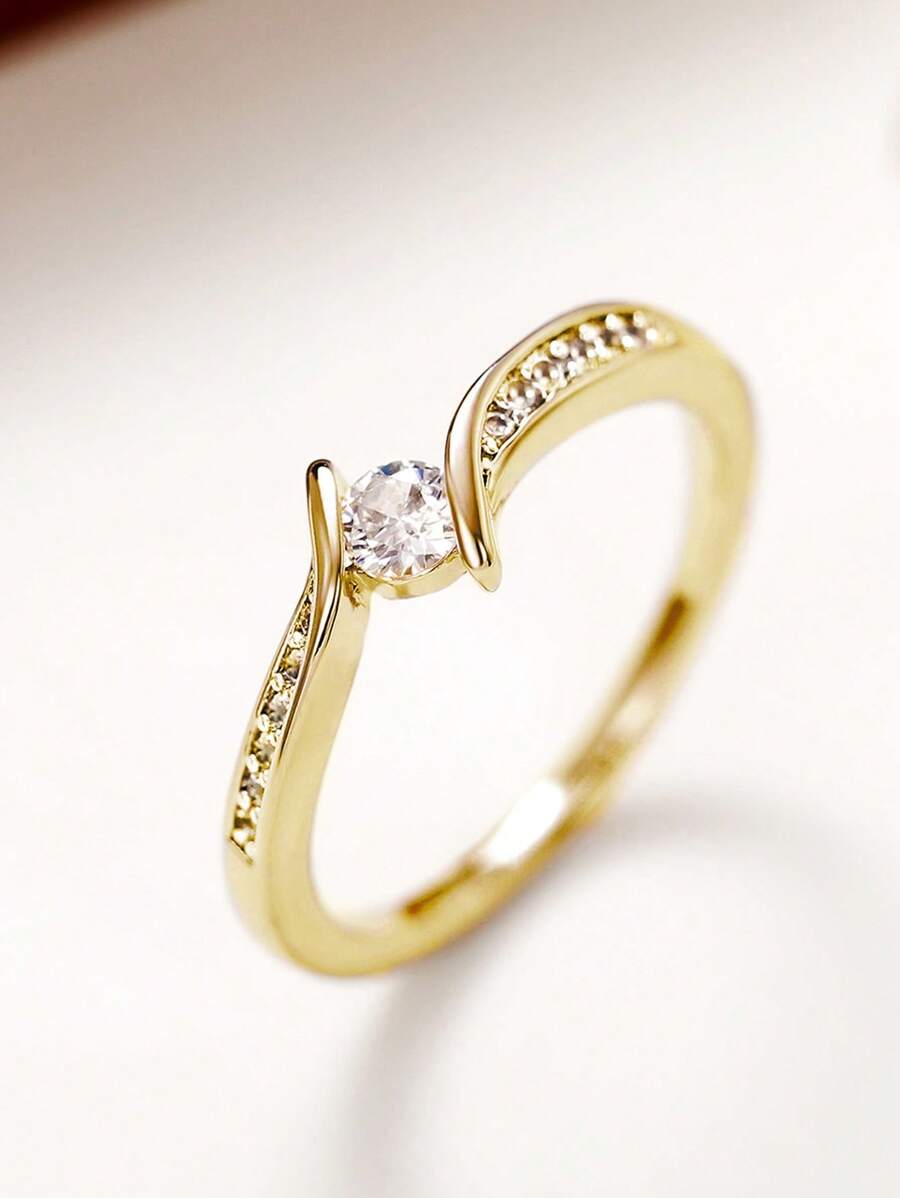 Clara – Delicate ring with a cubic zirconia sparkle