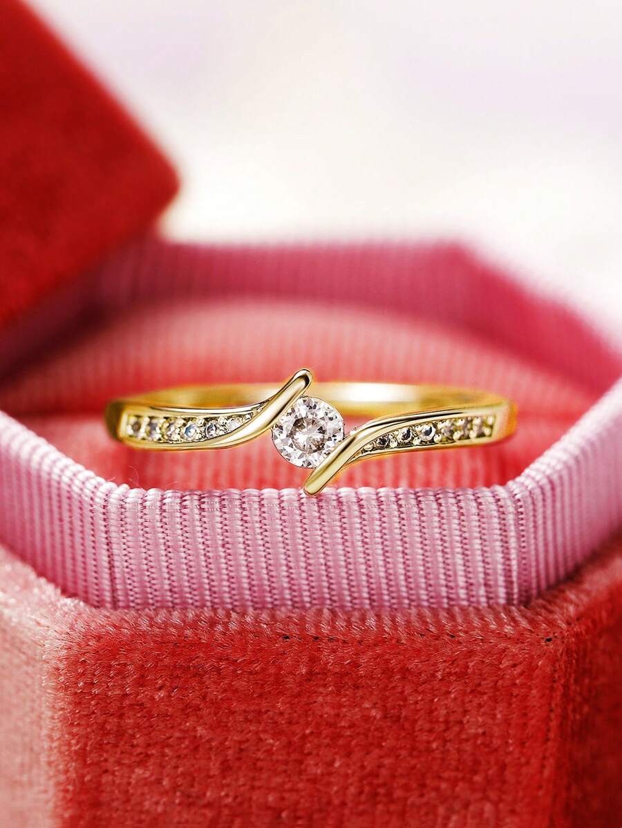 Clara – Delicate ring with a cubic zirconia sparkle