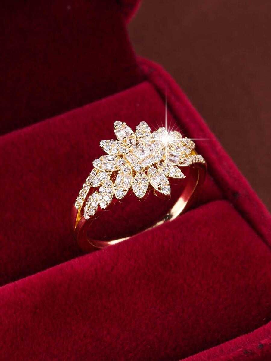 Ophelia – Elegant crown-style ring with refined sparkle