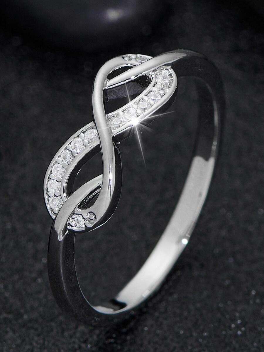 Vivienne – infinity ring with delicate sparkling stones