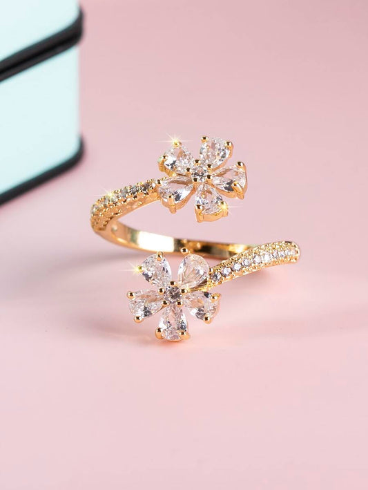 Camellia – Elegant blossom ring with refined sparkle
