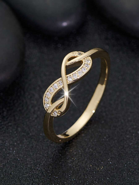 Vivienne – infinity ring with delicate sparkling stones