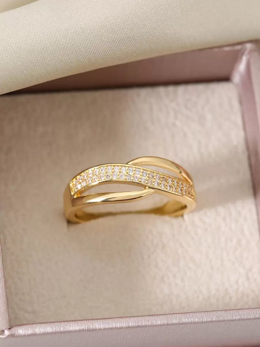 Catherine – Classic zirconia & gold ring