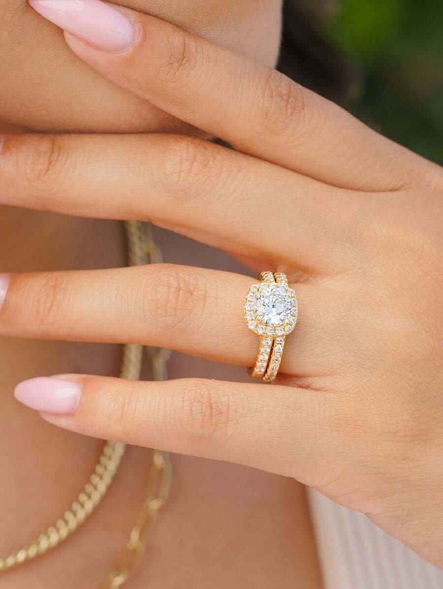 Rosemary – Classic gold ring with a timeless cubic zirconia sparkle