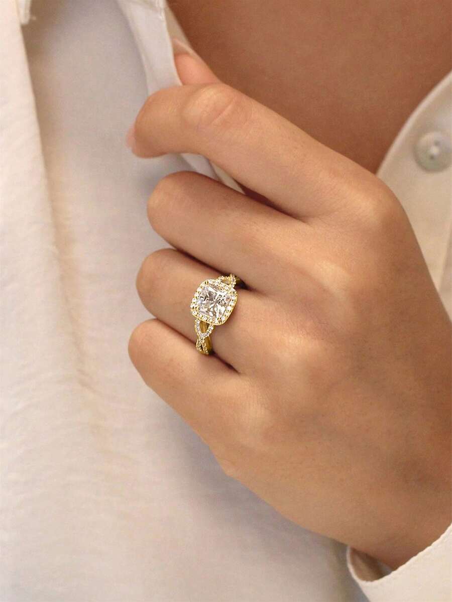 Amelia – Glamorous solitaire ring with a radiant cubic zirconia sparkle