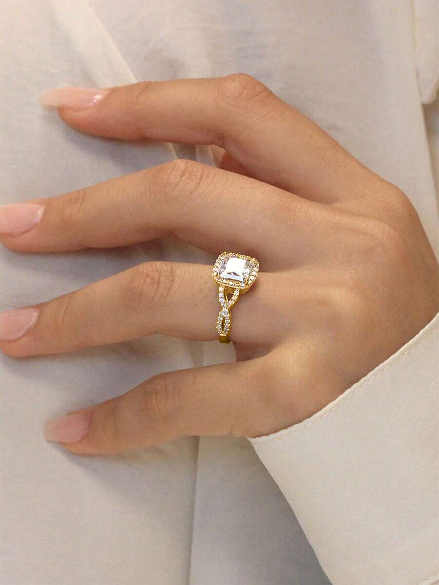 Amelia – Glamorous solitaire ring with a radiant cubic zirconia sparkle