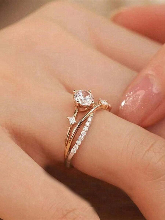 Camille – Effortless elegance with a refined solitaire glow