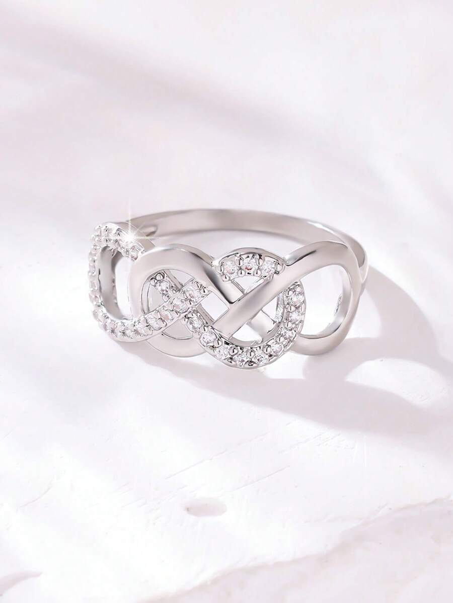 Vivienne – infinity ring with delicate sparkling stones