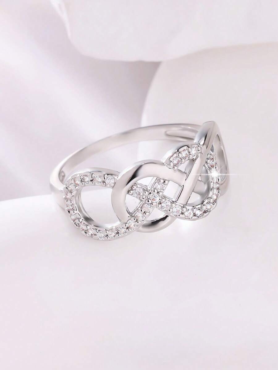 Vivienne – infinity ring with delicate sparkling stones