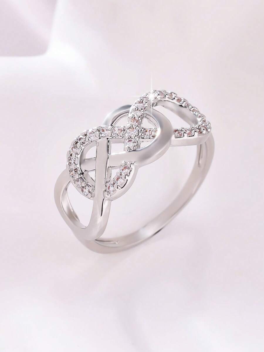 Vivienne – infinity ring with delicate sparkling stones