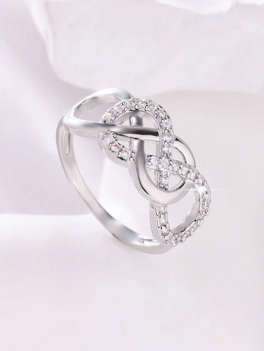 Vivienne – infinity ring with delicate sparkling stones