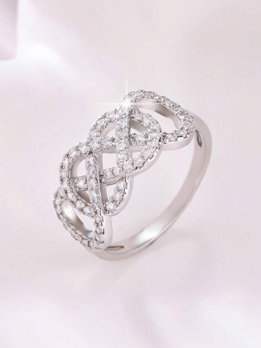 Vivienne – infinity ring with delicate sparkling stones