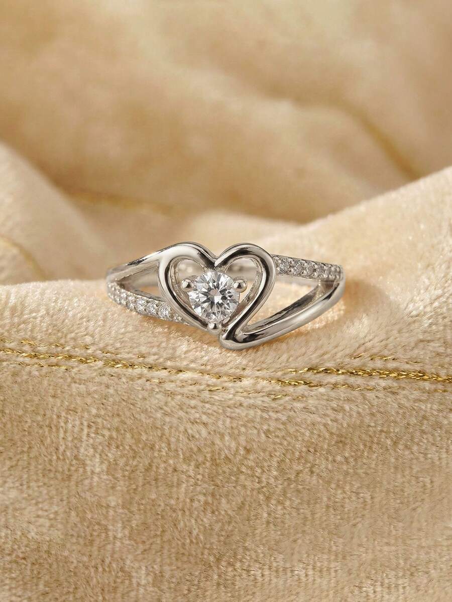 Charlotte – Elegant Ring with Sparkling Cubic Zirconia Heart