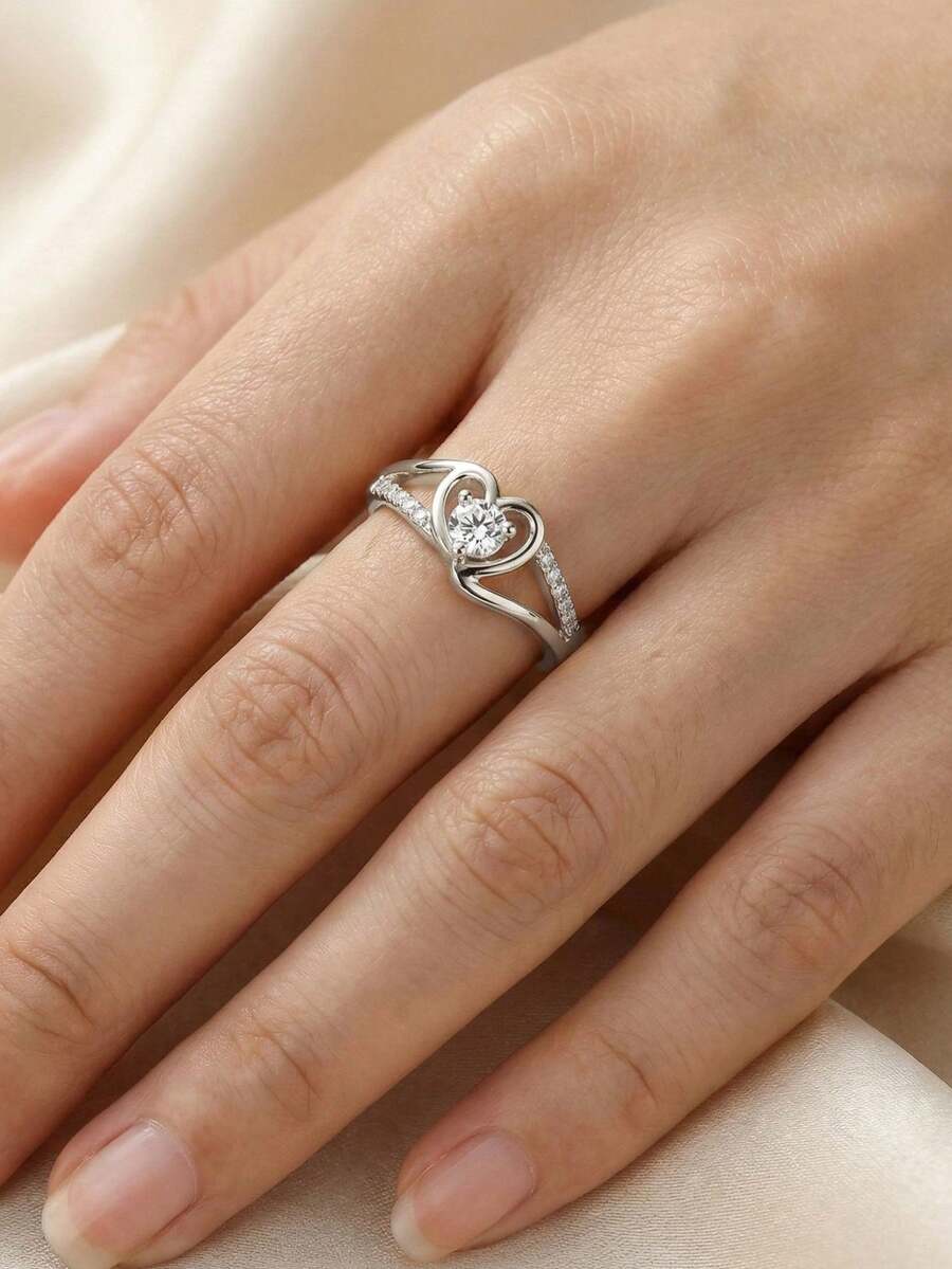Charlotte – Elegant Ring with Sparkling Cubic Zirconia Heart