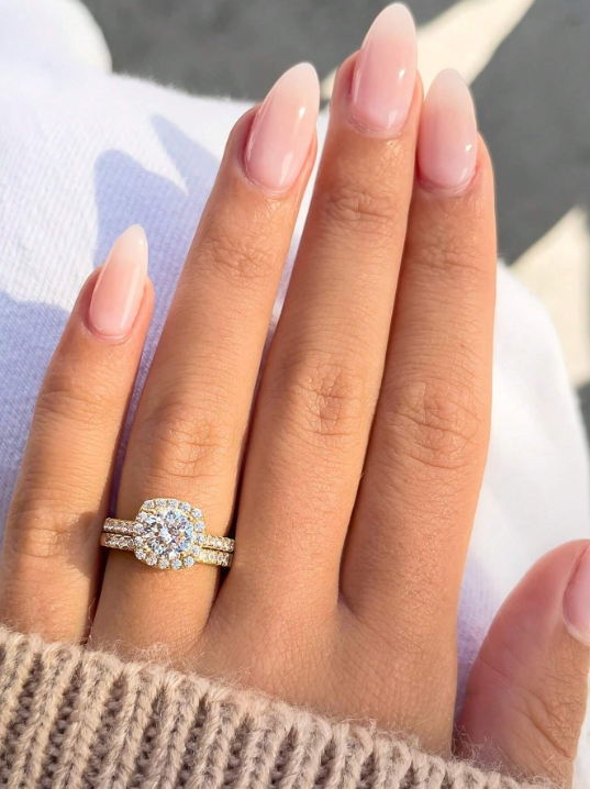 Rosemary – Classic gold ring with a timeless cubic zirconia sparkle